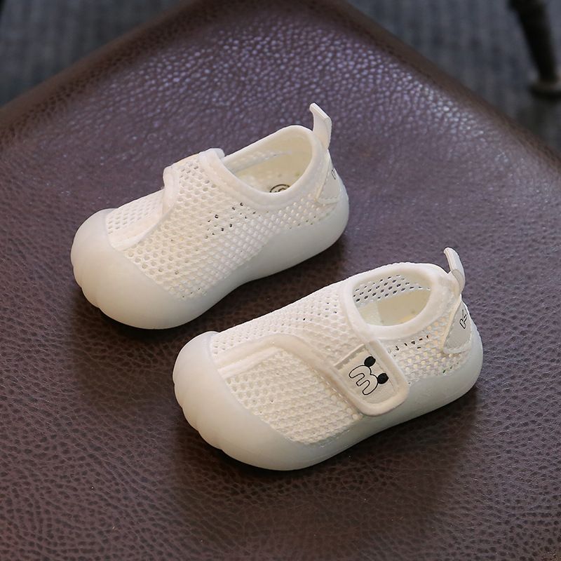 Zapatito blanco de malla para bebé
